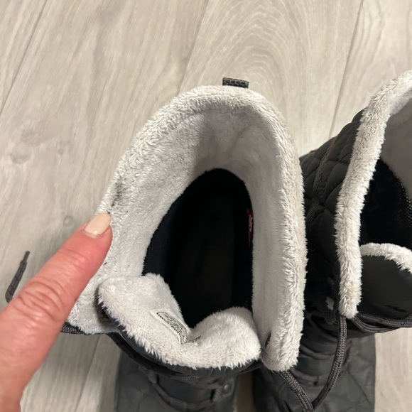SOLD❗️Columbia charcoal grey winter boots - Picture 3 of 7